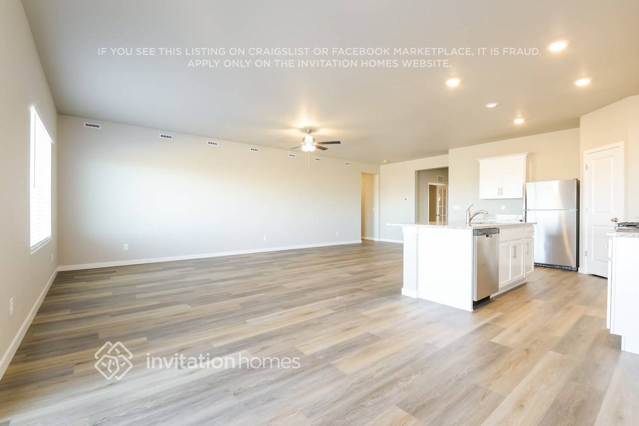 972 Cascade Falls Street - Photo 5 of 18