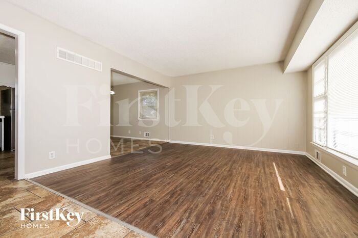 9404 White Avenue - Photo 3 of 16