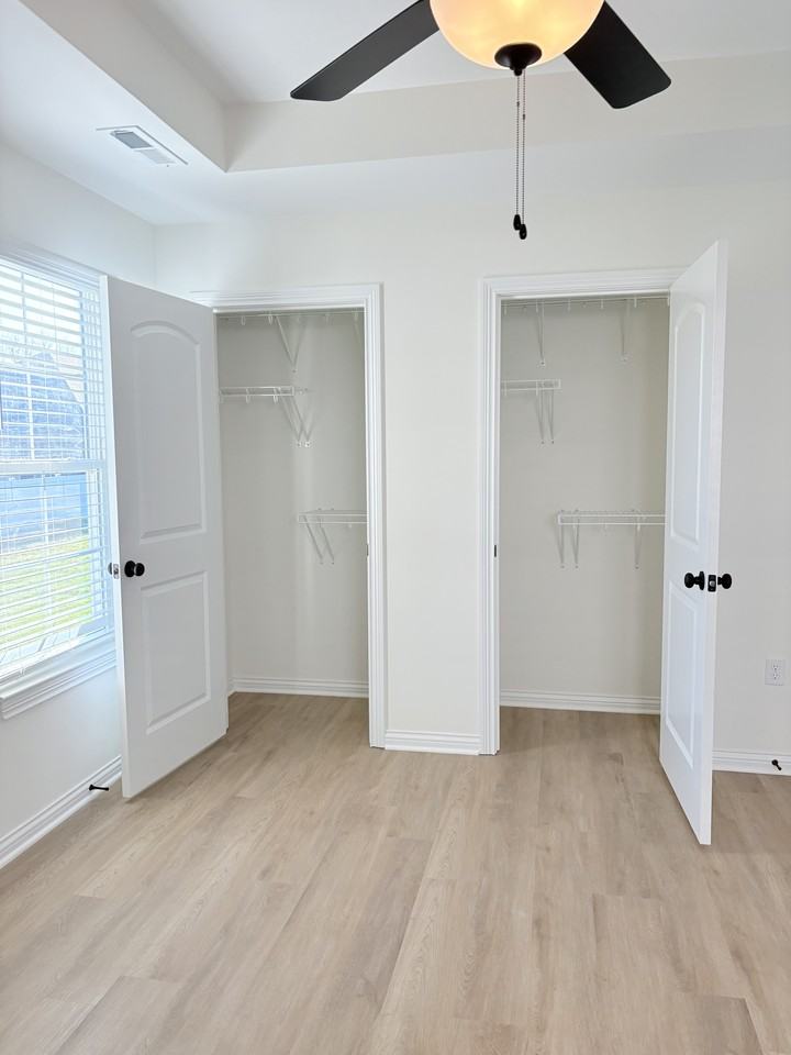 1307 Helmsdale Ave #NA - Photo 7 of 16