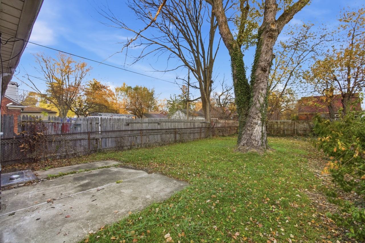 10934 Nottingham Rd - Photo 3 of 20