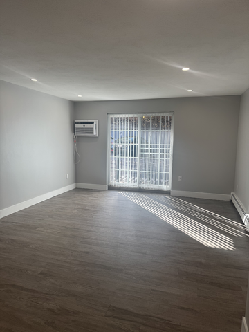 357 Newport Ave #1D - Photo 4 of 9