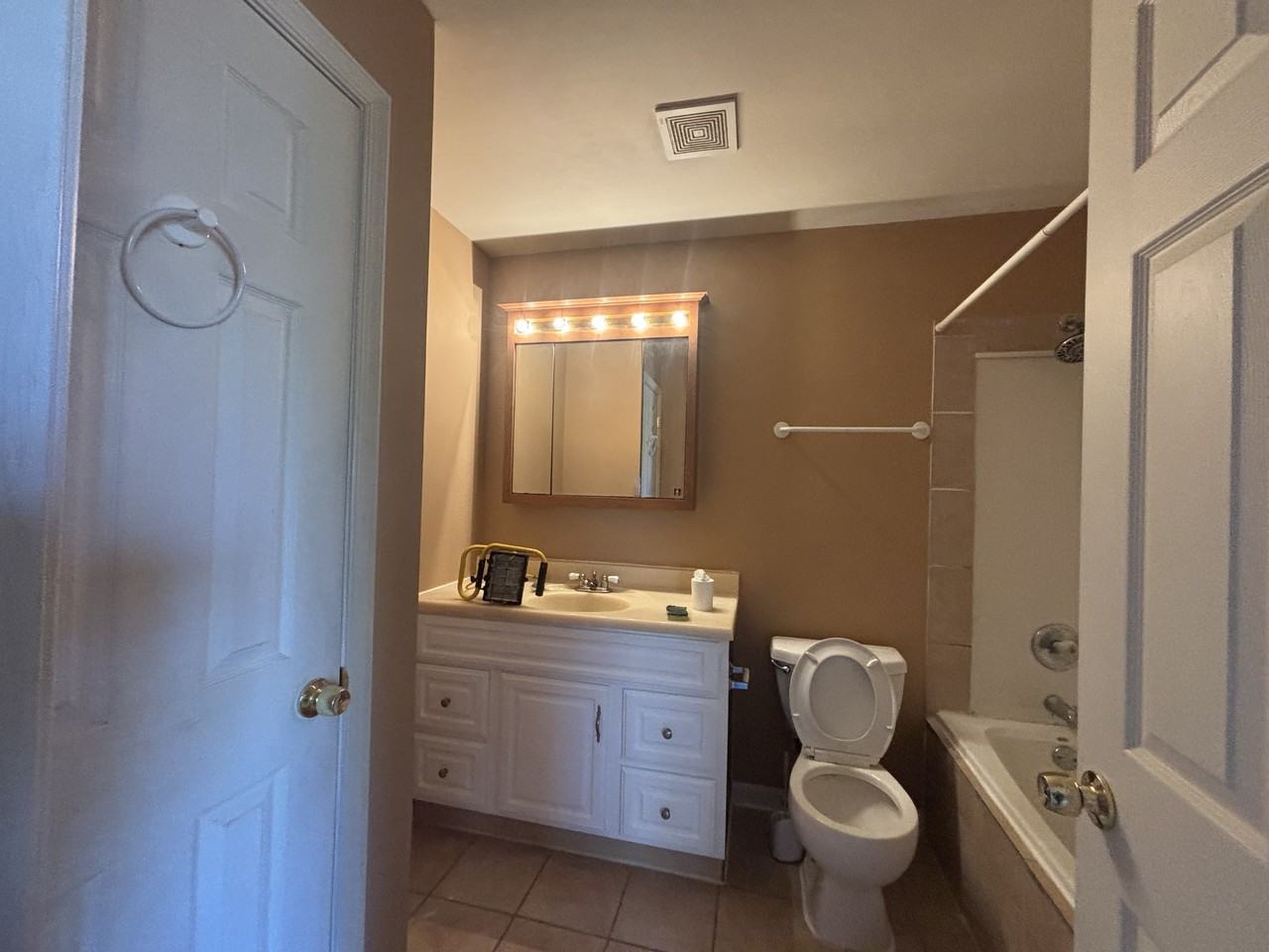 15912 Warburton Dr #NA - Photo 2 of 16