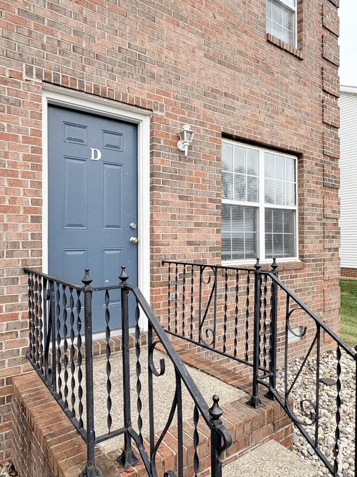 130 Bright St #D - Photo 2 of 16