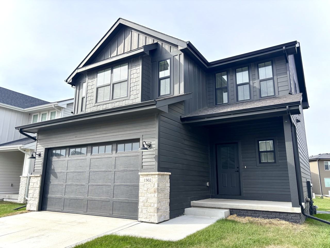 1502 Ne Savana Dr #NA - Photo 2 of 40