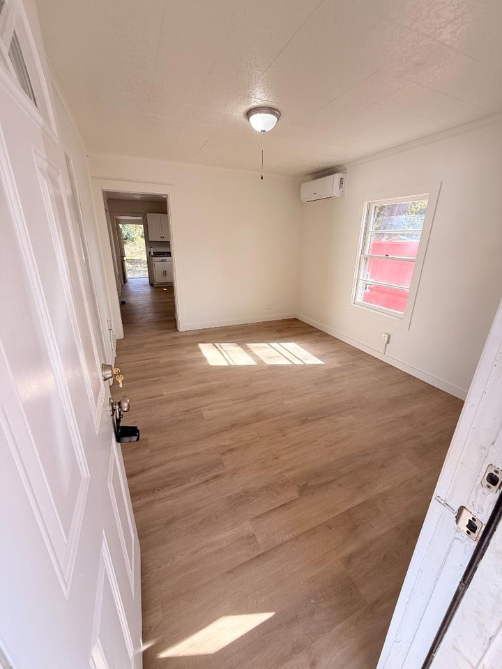 307 Green St - Photo 3 of 20