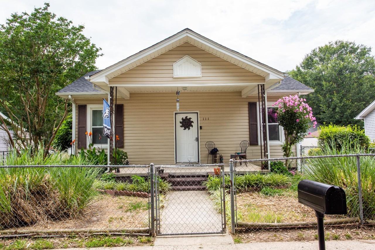 111 Summit St - Photo 3 of 7