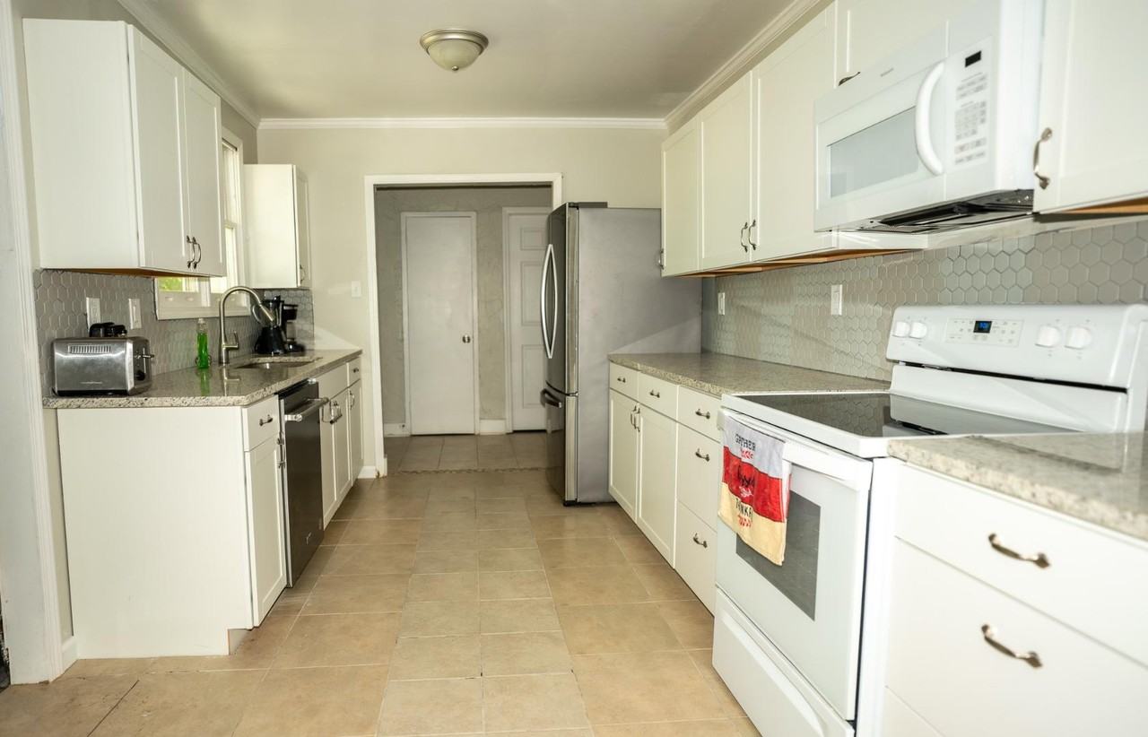 130 Ella St - Photo 3 of 28