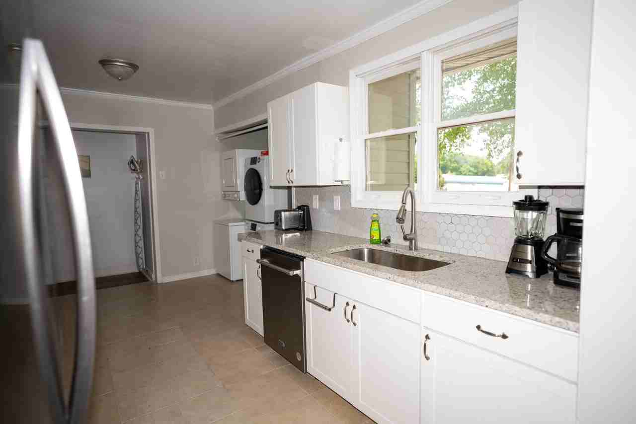 130 Ella St - Photo 4 of 28