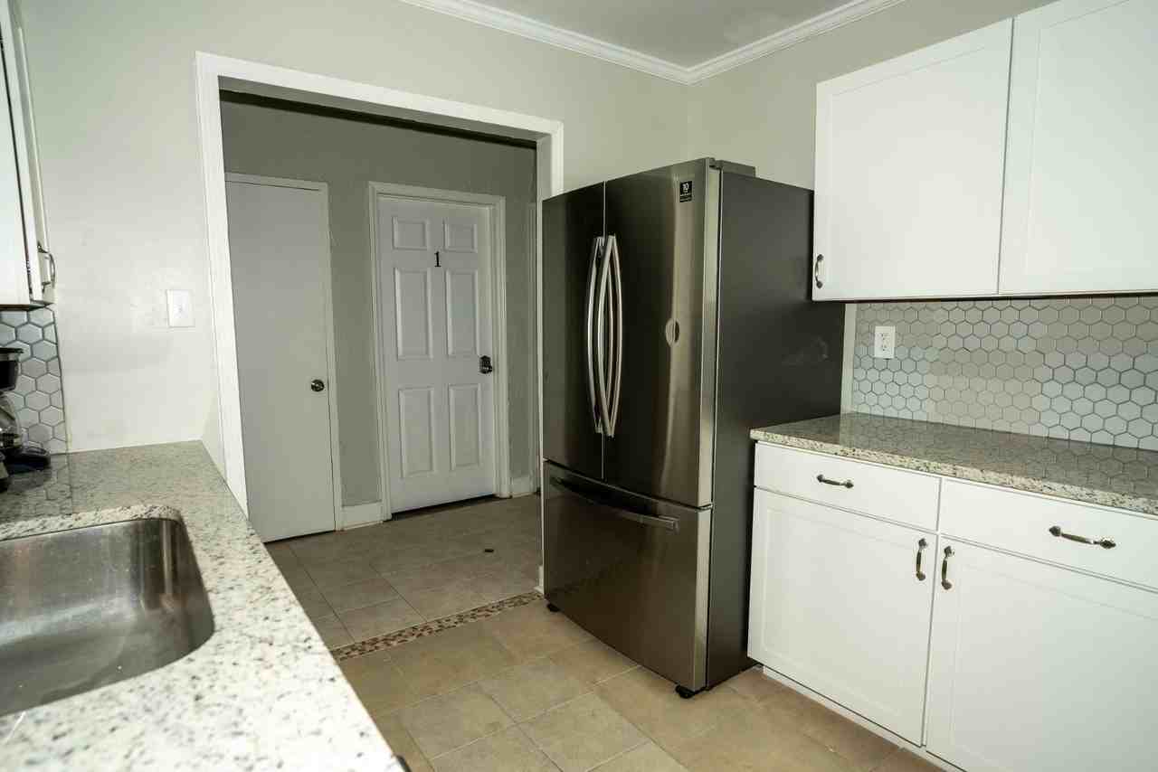 130 Ella St - Photo 5 of 28