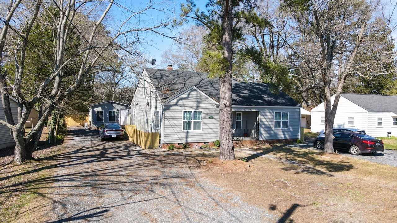 860 S Confederate Ave - Photo 2 of 3