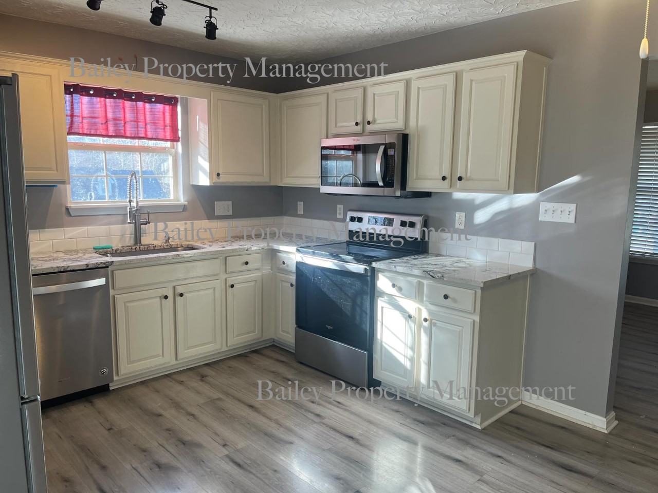 319 Holly Marie Dr - Photo 3 of 18