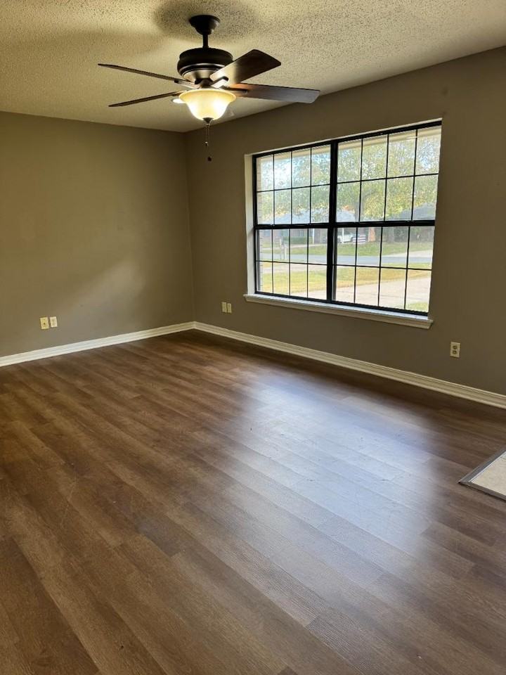 10376 Mcelroy Dr - Photo 4 of 10
