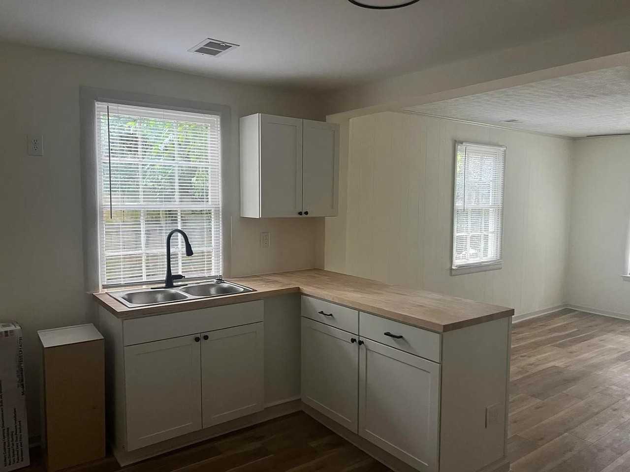 1815 Jenkins St - Photo 5 of 9