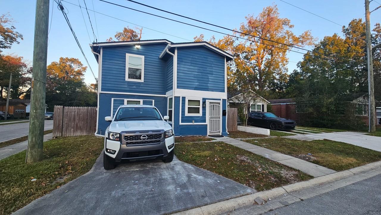 1902 McMillan St - Photo 2 of 15