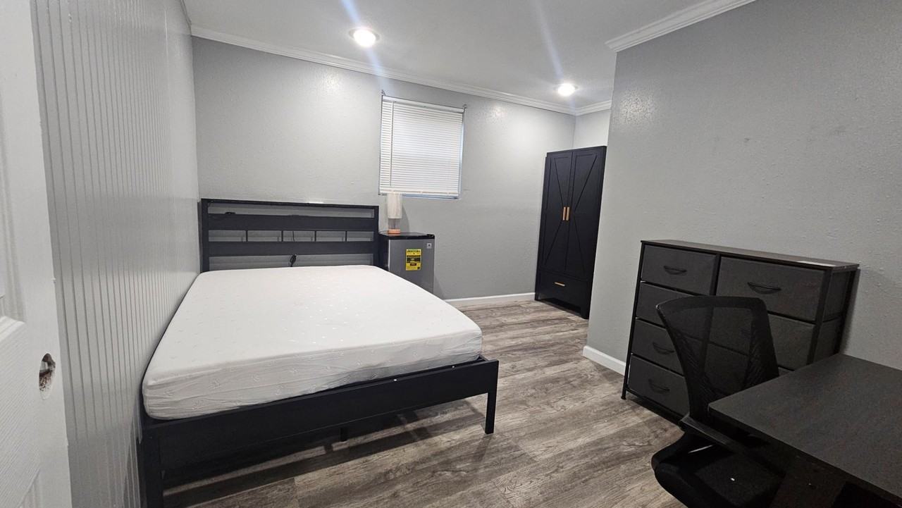 1902 McMillan St - Photo 5 of 15