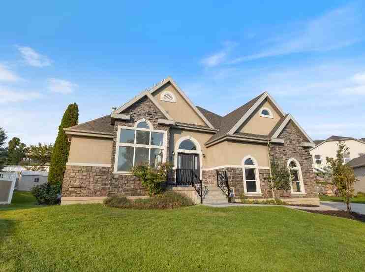 636 N 1280 E - Photo 3 of 21