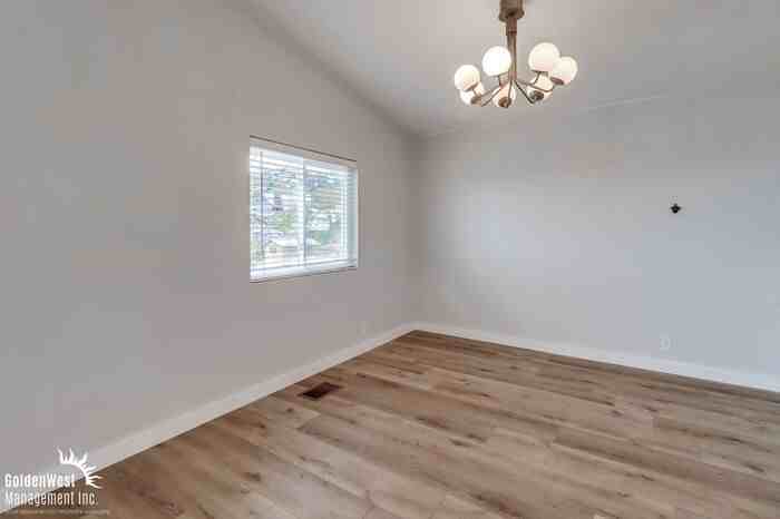 1221 Coronado Ave - Photo 3 of 18