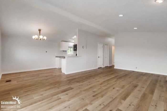 1221 Coronado Ave - Photo 4 of 18