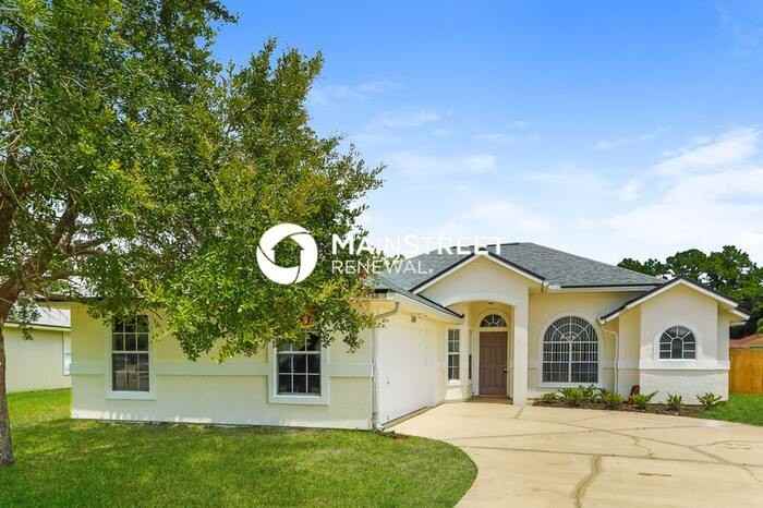 1368 Summerbrook Dr - Photo 2 of 16