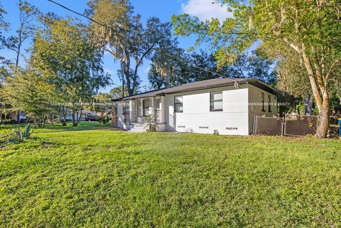 1203 Carthage Dr - Photo 2 of 14