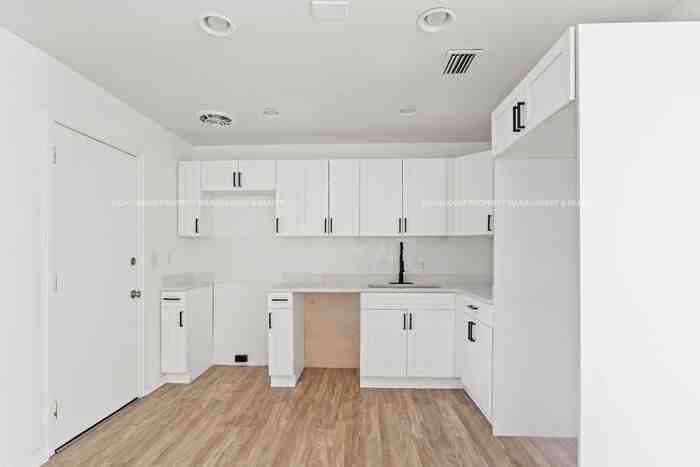 1203 Carthage Dr - Photo 3 of 14