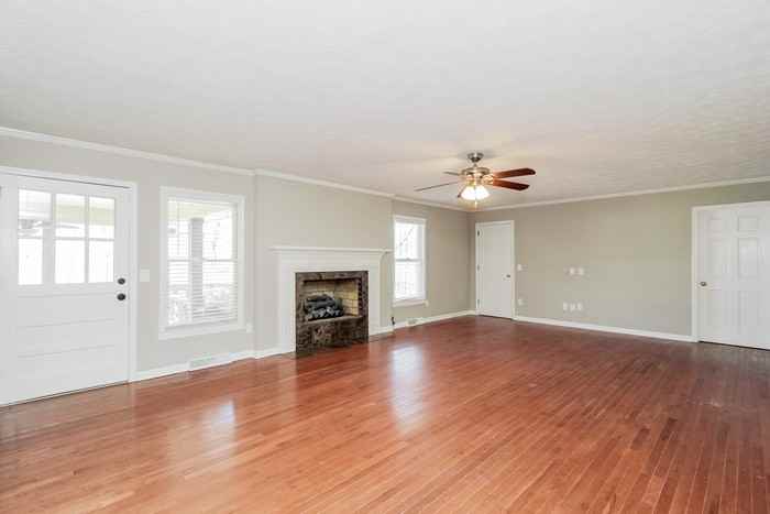 302 Ridgedale Dr Se - Photo 3 of 14