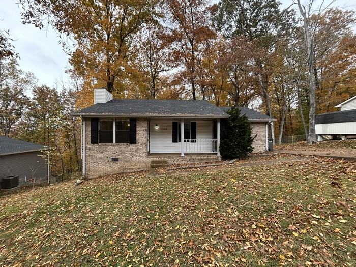 1008 Tyree Court South - Photo 2 of 33