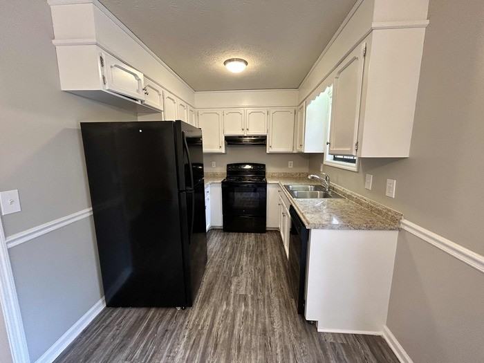 1008 Tyree Court South - Photo 3 of 33