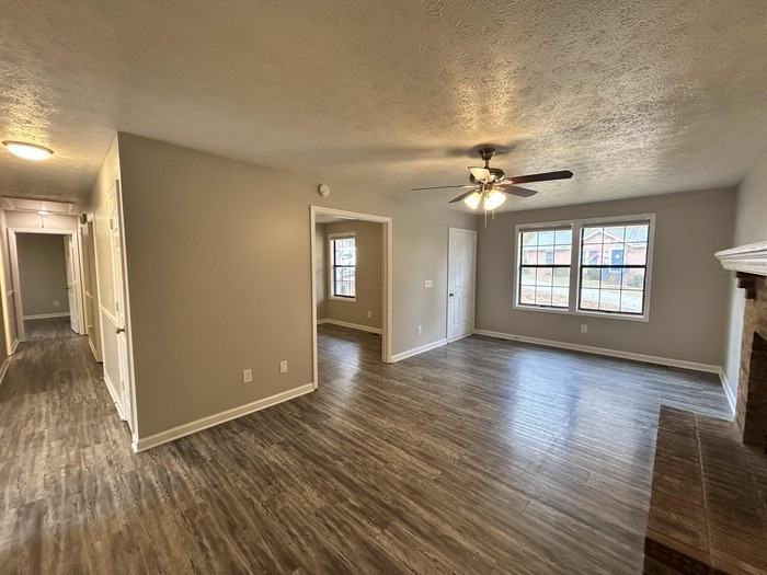 1008 Tyree Court South - Photo 7 of 33