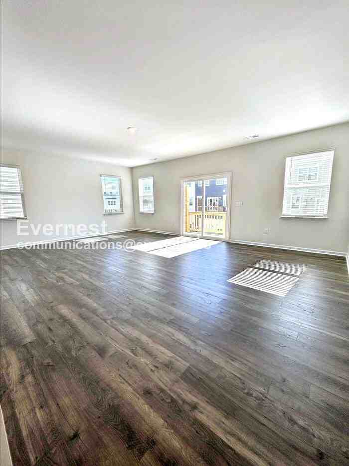 813 Washington St - Photo 3 of 29