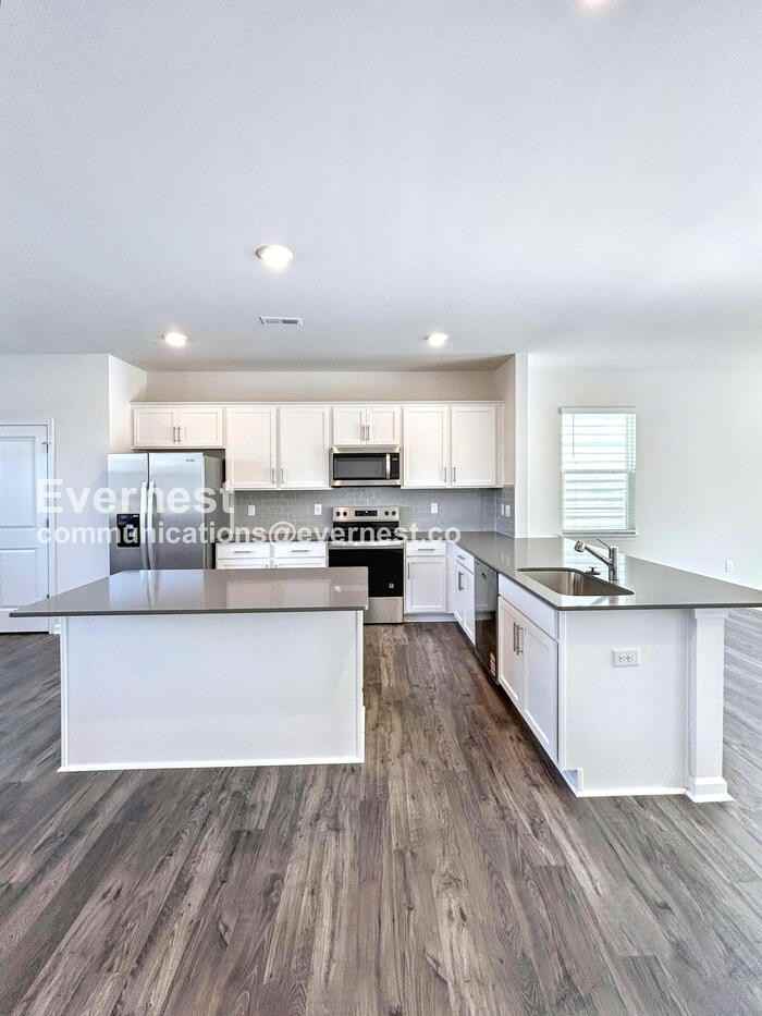 813 Washington St - Photo 6 of 29