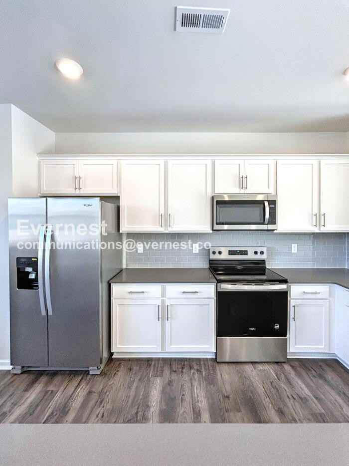 813 Washington St - Photo 7 of 29