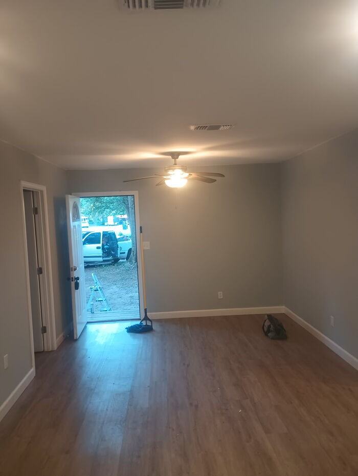 1105 N 50th Ave - Photo 3 of 18
