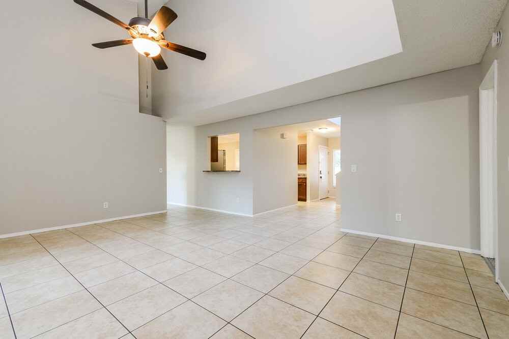 490 Chicago Woods Cir - Photo 4 of 17