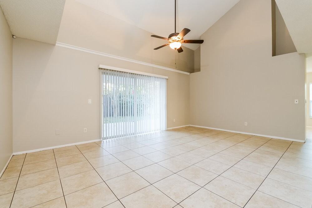 490 Chicago Woods Cir - Photo 5 of 17