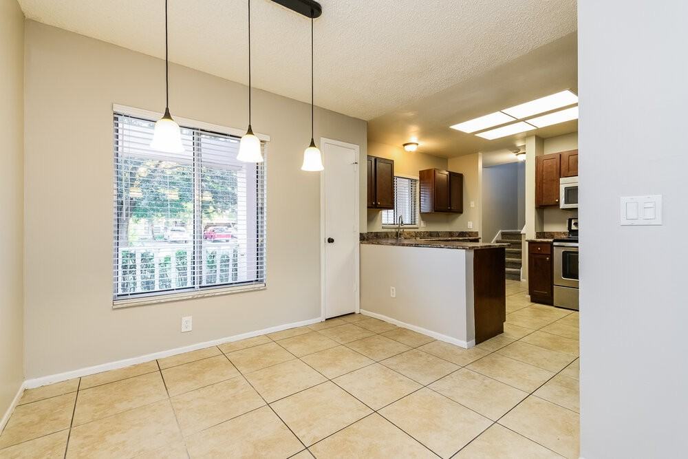 490 Chicago Woods Cir - Photo 6 of 17
