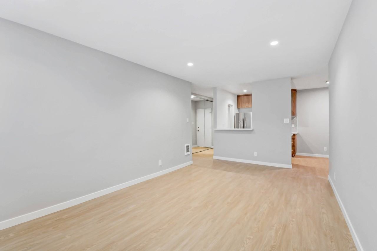 1525 Amherst - Photo 2 of 16