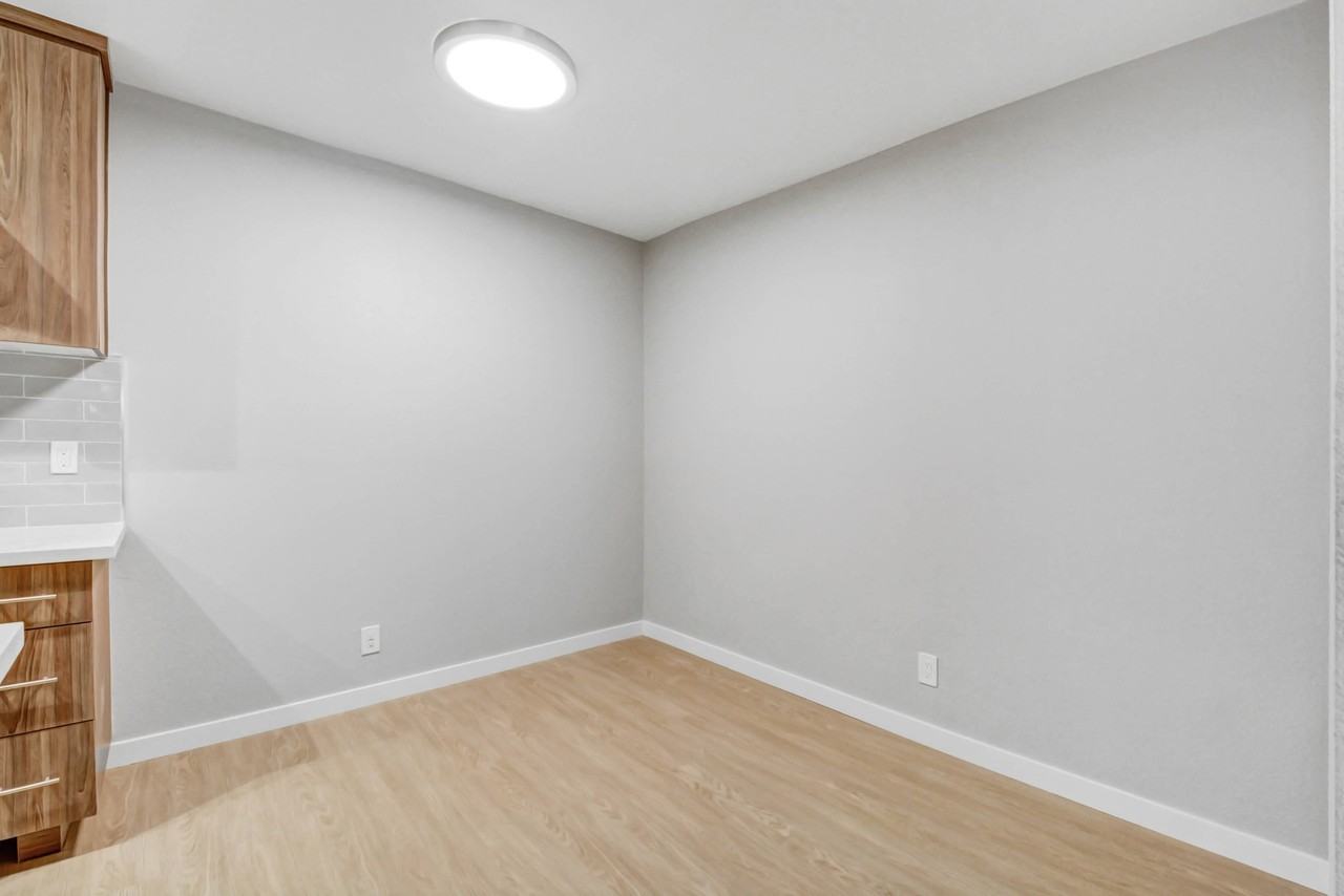 1525 Amherst - Photo 5 of 16