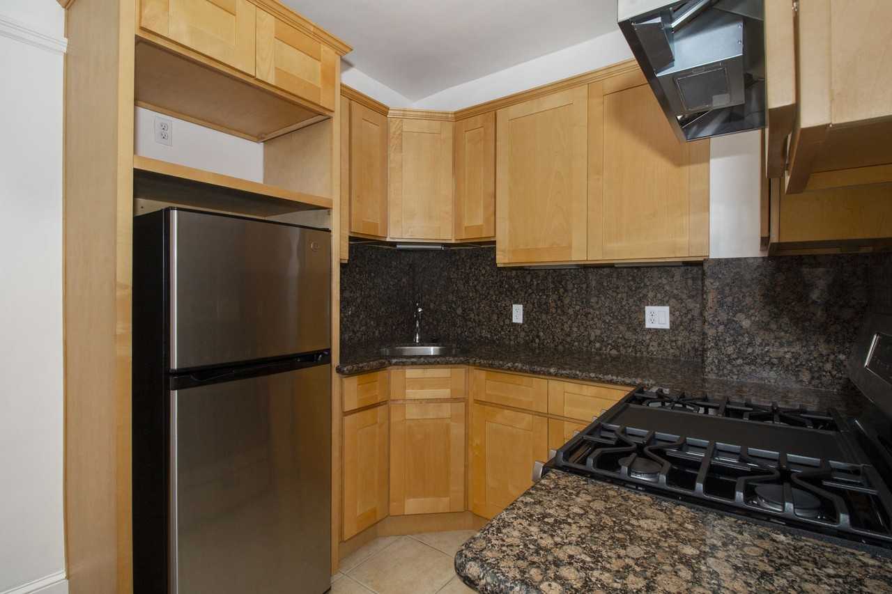 250 Fell - Photo 3 of 34