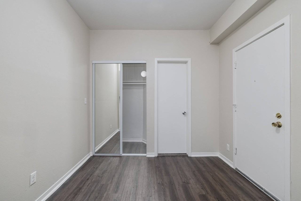 839 Leavenworth - Photo 3 of 22