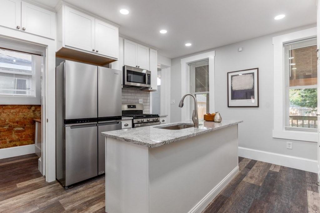 927 Oakwood Avenue - Photo 4 of 12