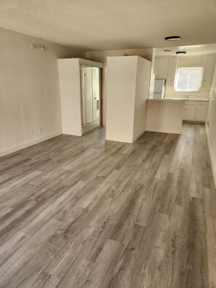 10136 National - Photo 2 of 6