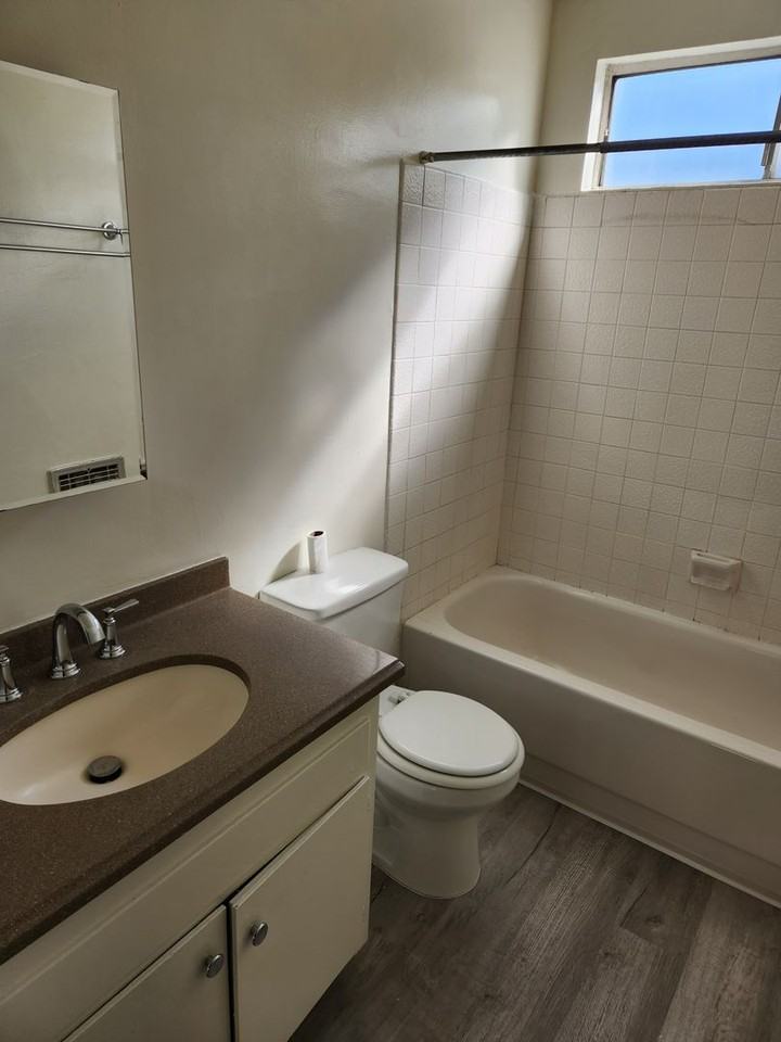 10136 National - Photo 4 of 6