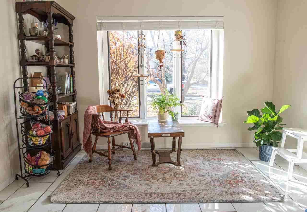 5318 Manitowoc Parkway - Photo 3 of 29