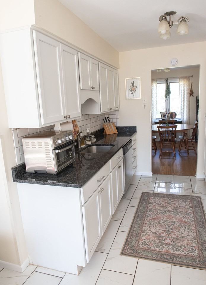 5318 Manitowoc Parkway - Photo 5 of 29