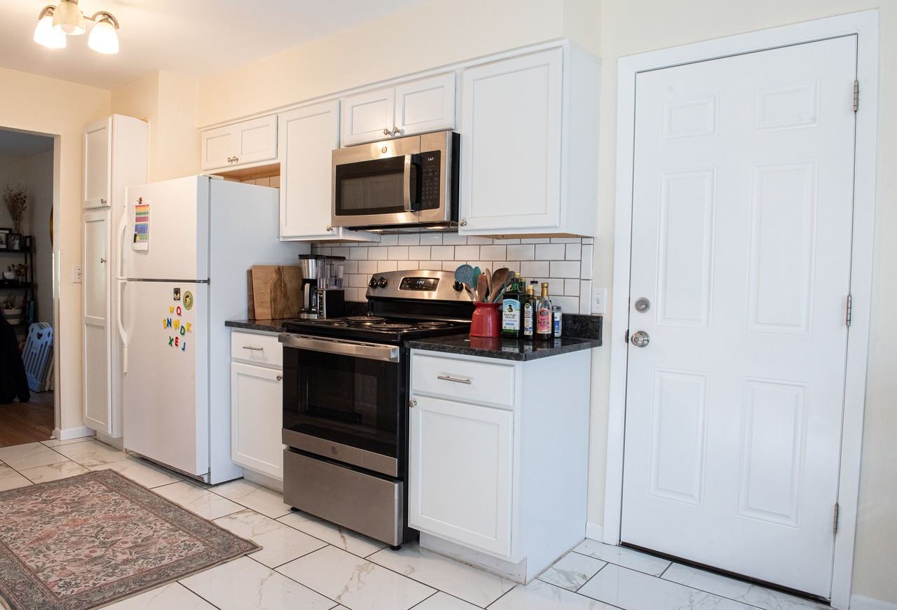 5318 Manitowoc Parkway - Photo 6 of 29