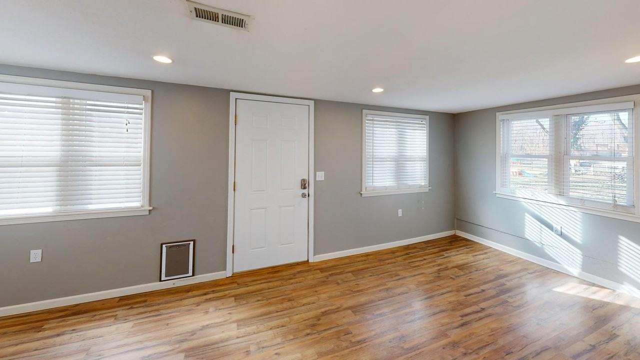 Spacious & Updated Home in Lee's Summit – Great Location! - Photo 4 of 17