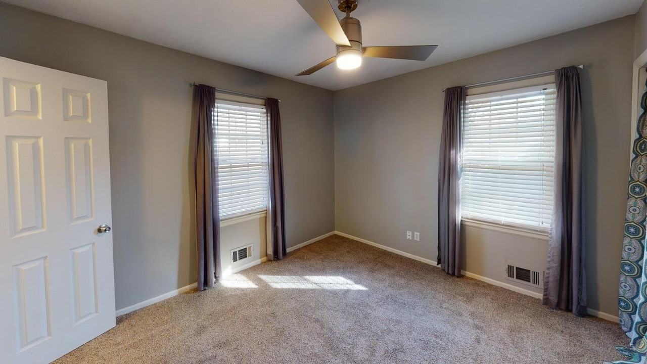 Spacious & Updated Home in Lee's Summit – Great Location! - Photo 6 of 17
