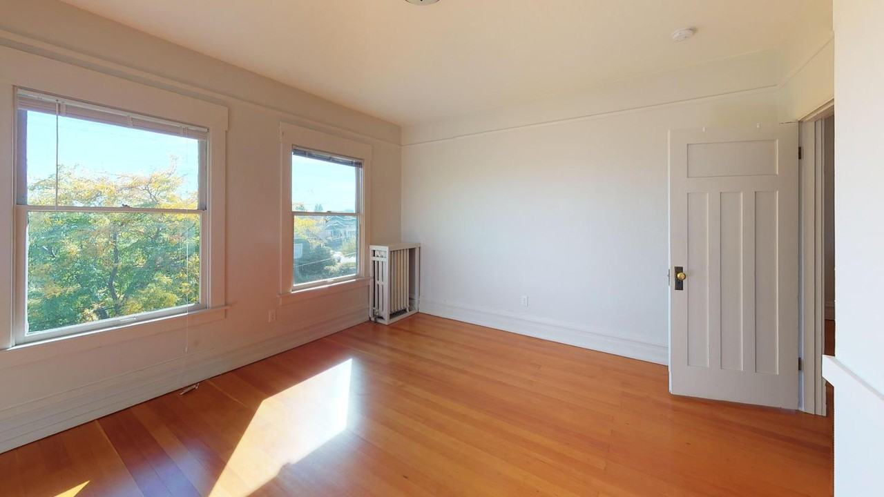 Lovely Wallingford home near Woodland Park - Photo 6 of 22