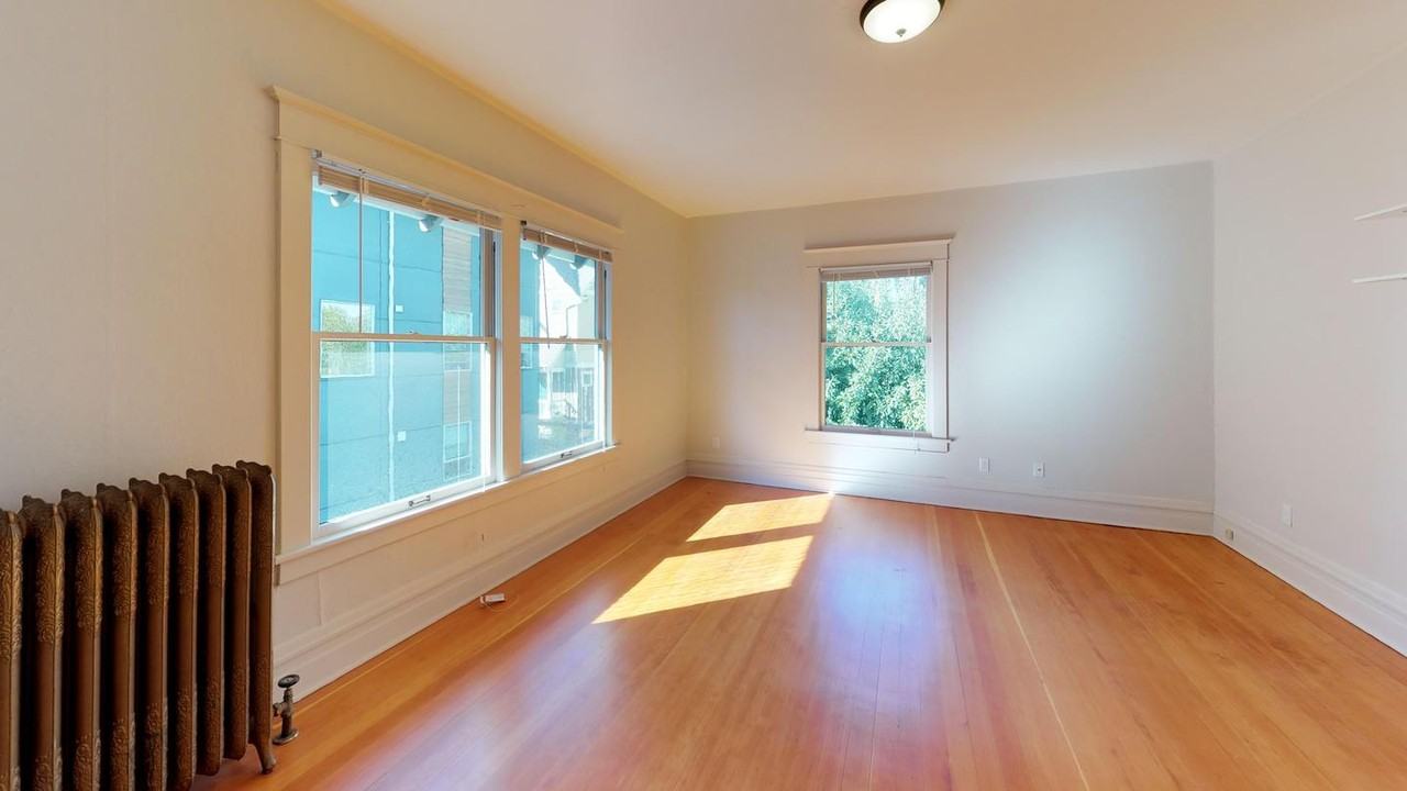 Lovely Wallingford home near Woodland Park - Photo 7 of 22